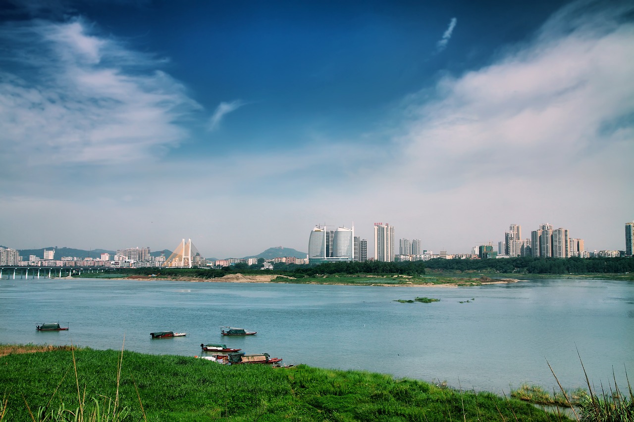 江門市鄧偉根最新動(dòng)態(tài)，城市發(fā)展的杰出領(lǐng)導(dǎo)者引領(lǐng)前行