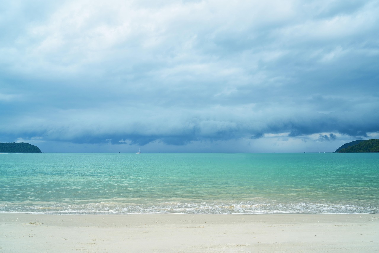 海南熱帶風(fēng)情下的多變氣候?qū)崟r(shí)天氣預(yù)報(bào)