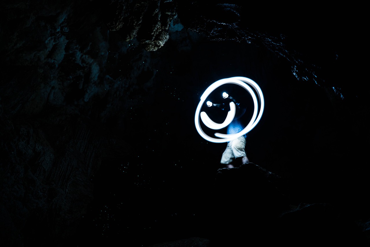 明星與大師，探索光芒背后的差異與共鳴之心聲